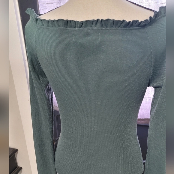 Mod On Trend Off the Shoulder Ruffled Ribbed Bodysuit Medium - Picture 6 of 7